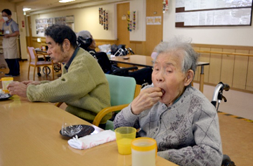 「桜まんじゅう」と「甘酒」で乾杯～！