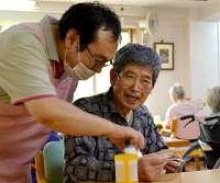 お誕生会と日々のデイルームでのご様子