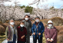 みんなで恒例のお花見